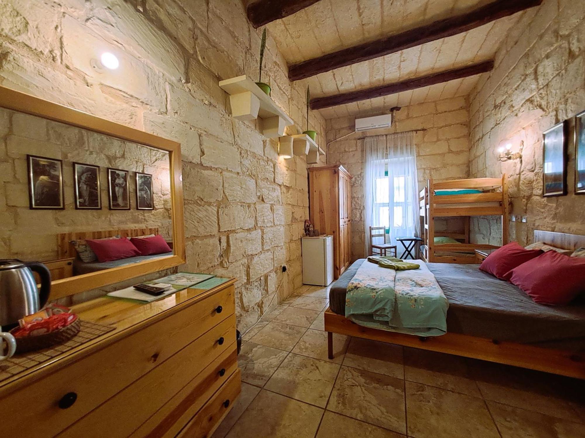 Happy & Healthy Gozo, Self-Check-In Guest House Victoria Værelse billede